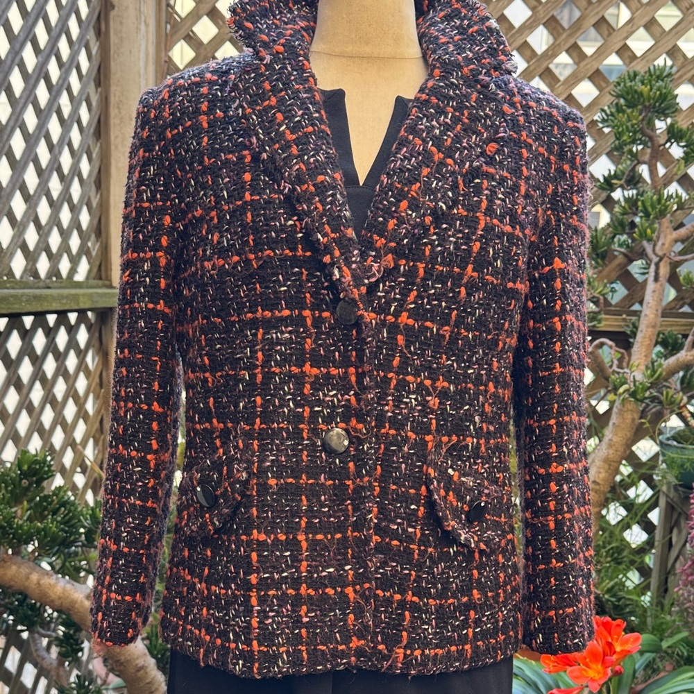 Requirements Tweed Blazer.  Size 10.  Front pockets. Lined.  EUC